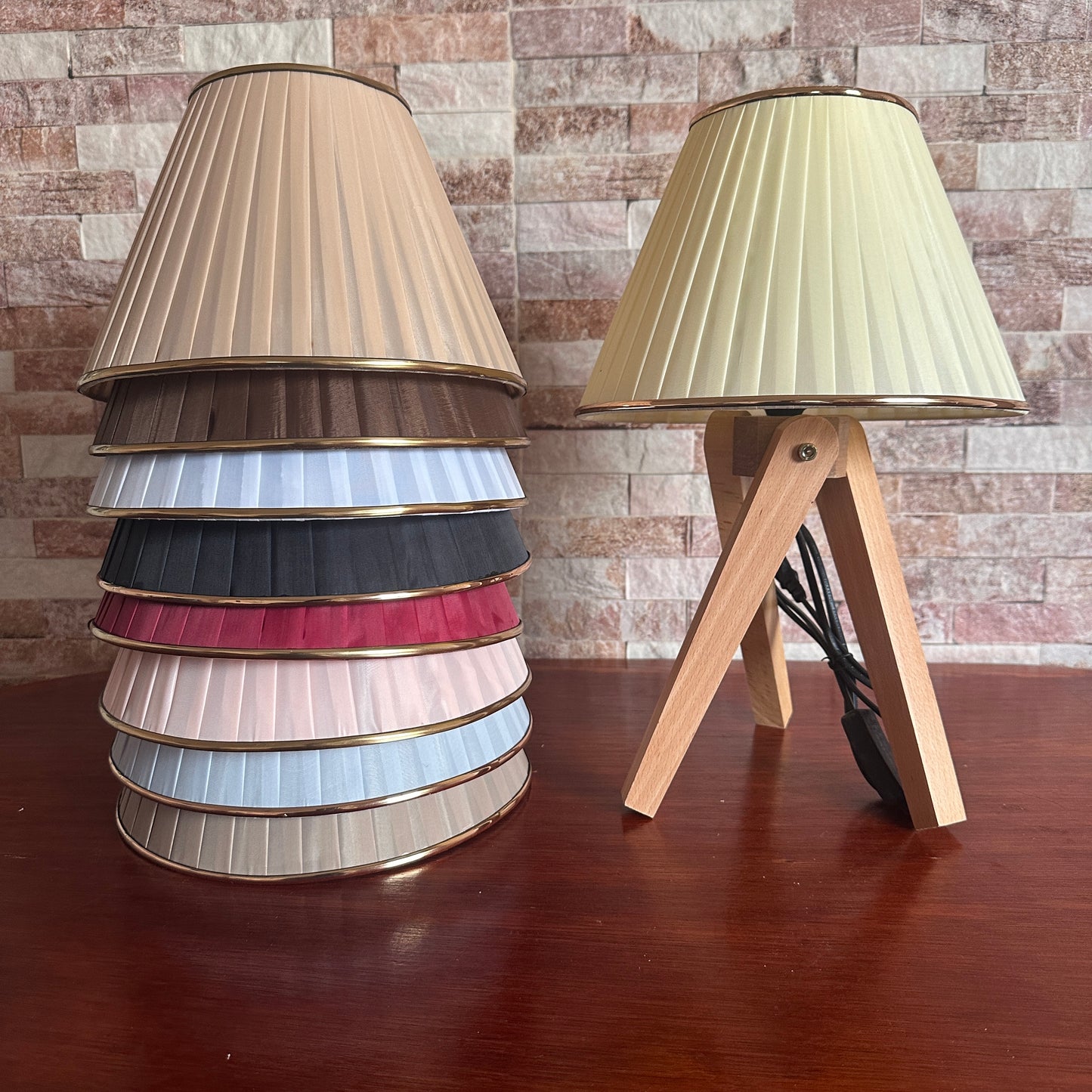 ضوء ليلي على شكل قبعة مخروطية الشكل