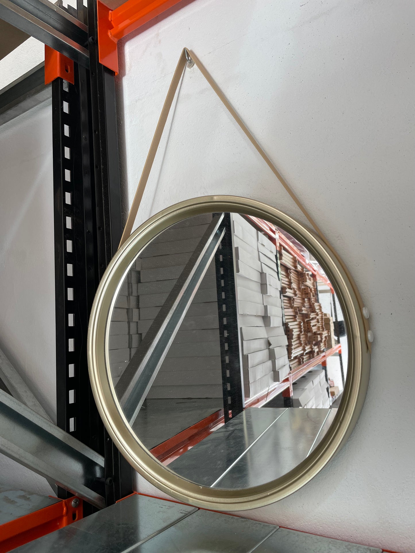 مرآة مستديرة