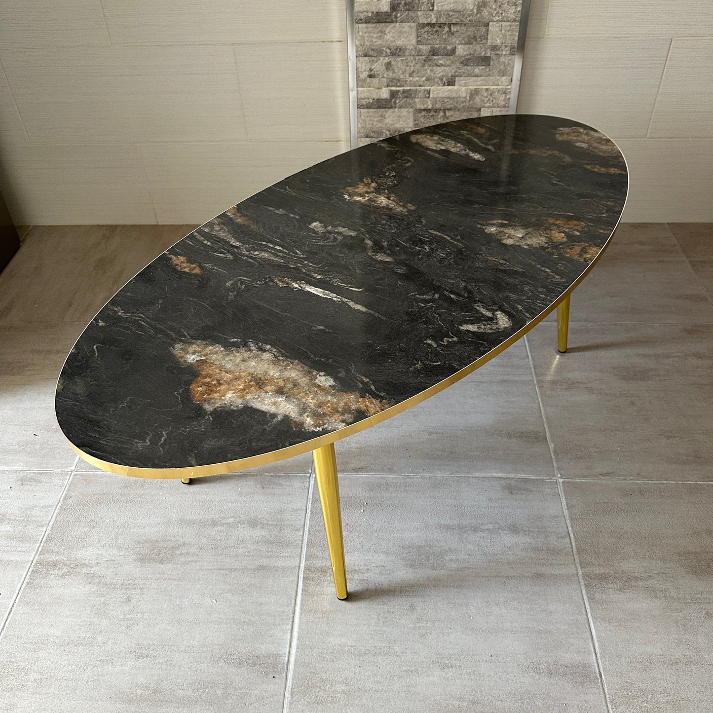 طاولة قهوة رخامية بيضاوية