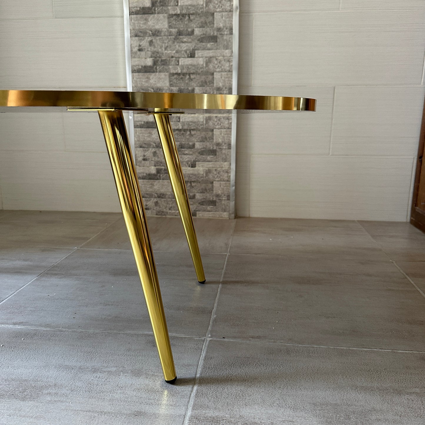 طاولة قهوة رخامية بيضاوية