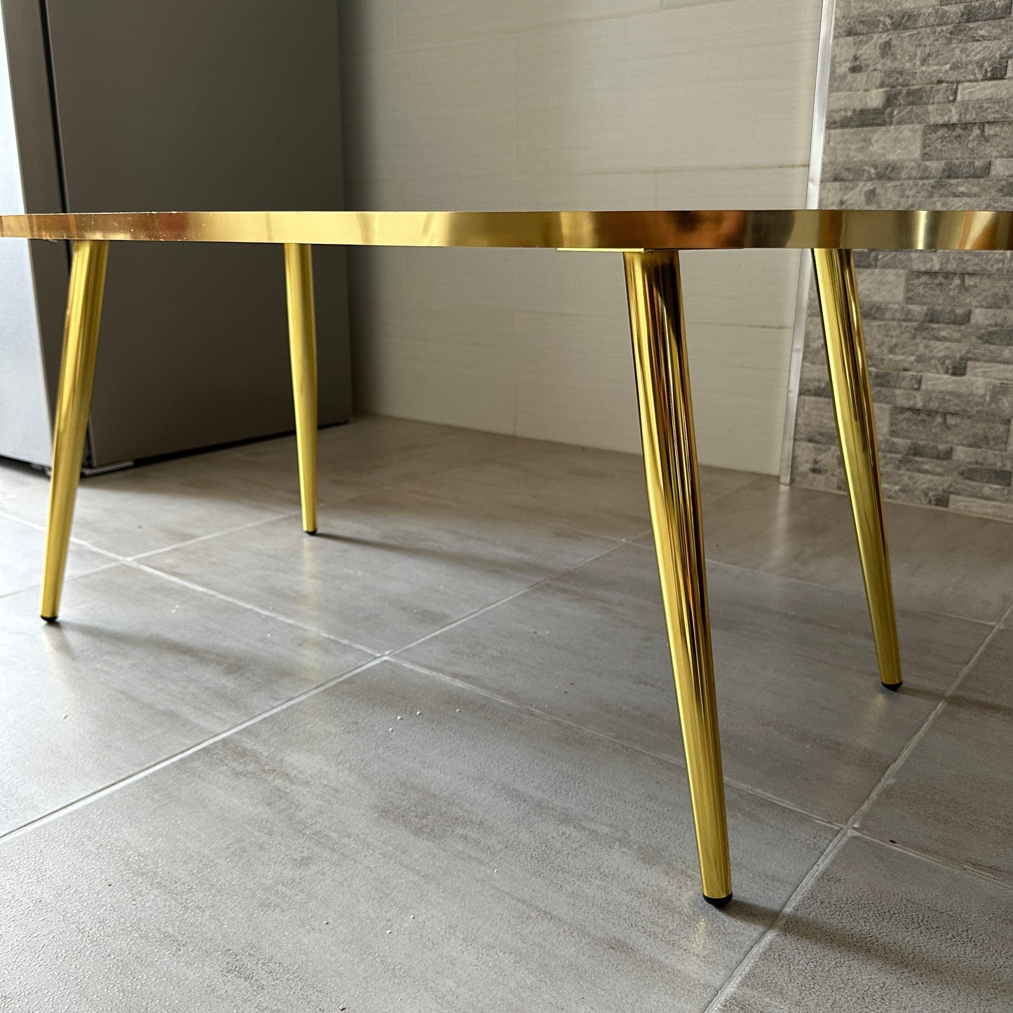 طاولة قهوة رخامية بيضاوية