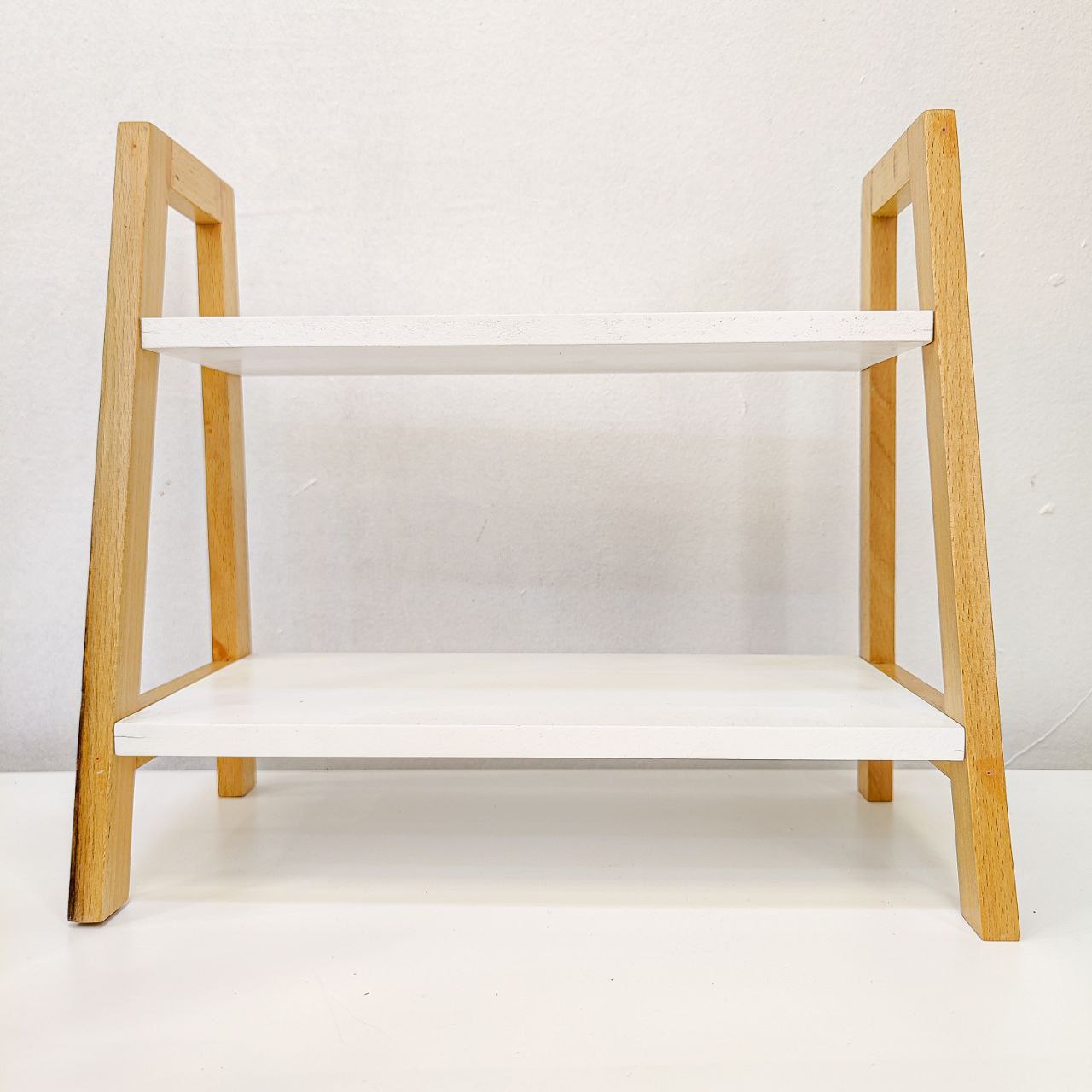 رف من خشب الزان مكون من طبقتين