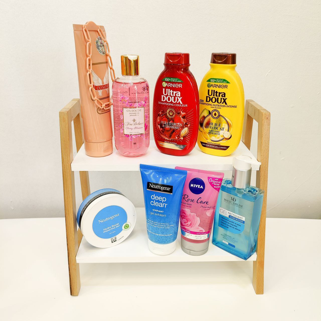 رف من خشب الزان مكون من طبقتين