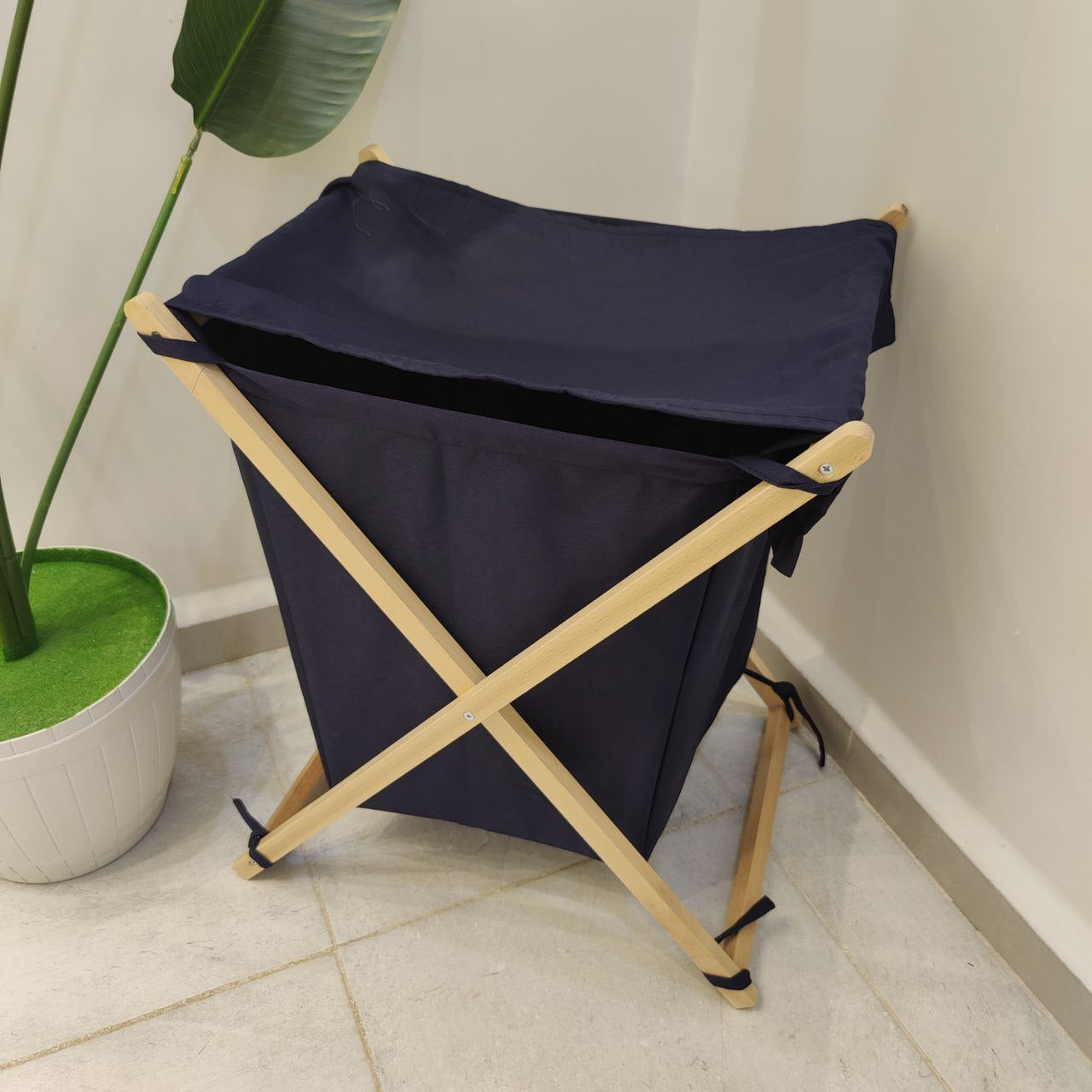 سلة غسيل بغطاء