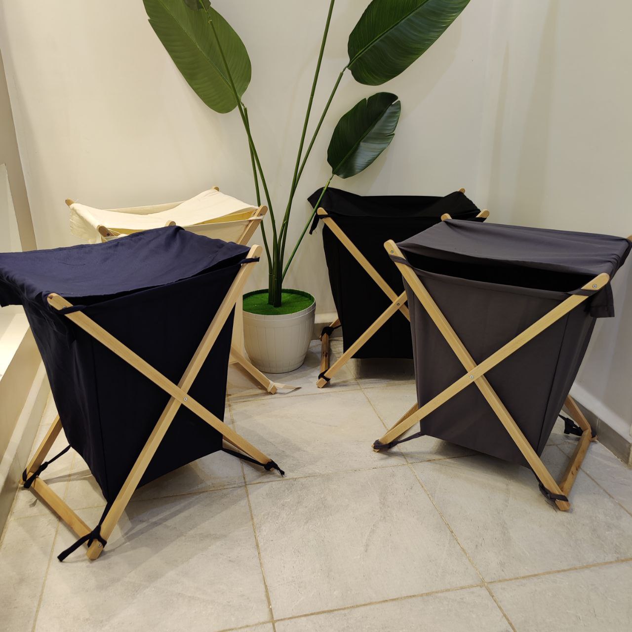 سلة غسيل بغطاء