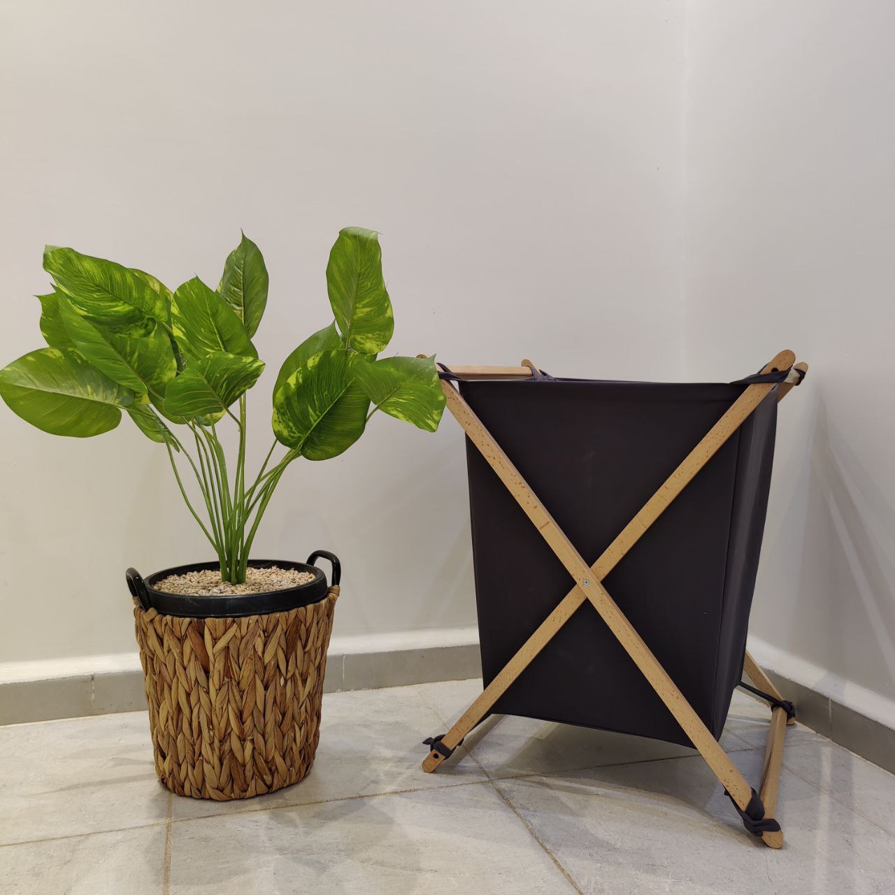 سلة غسيل من خشب الزان