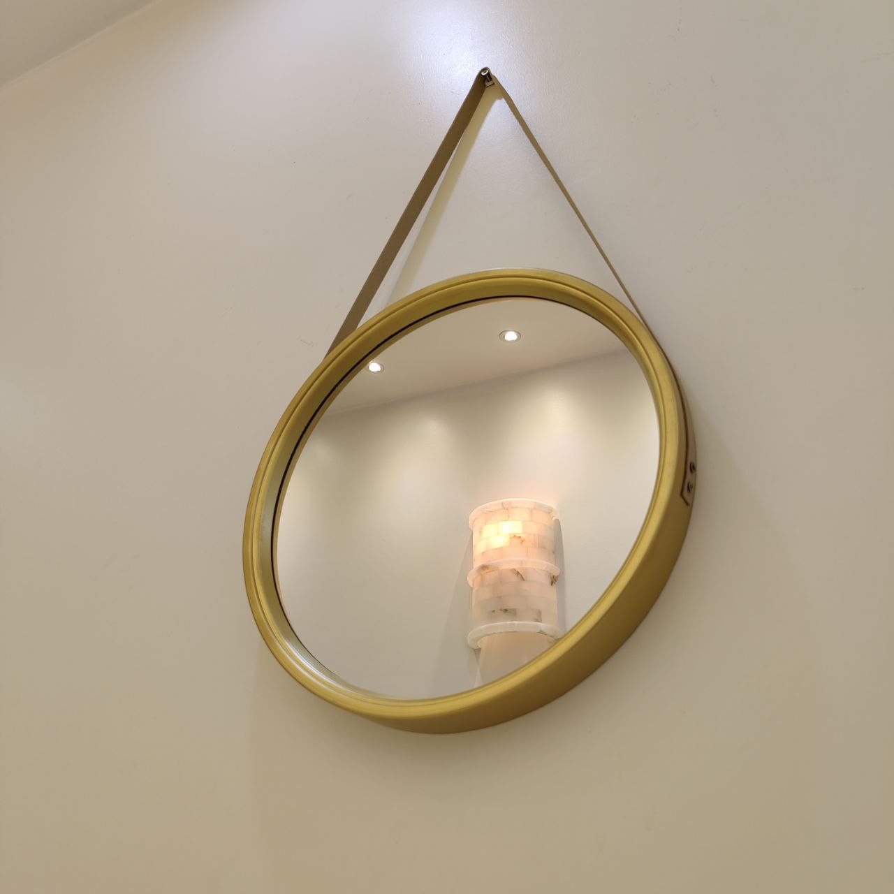 مرآة مستديرة