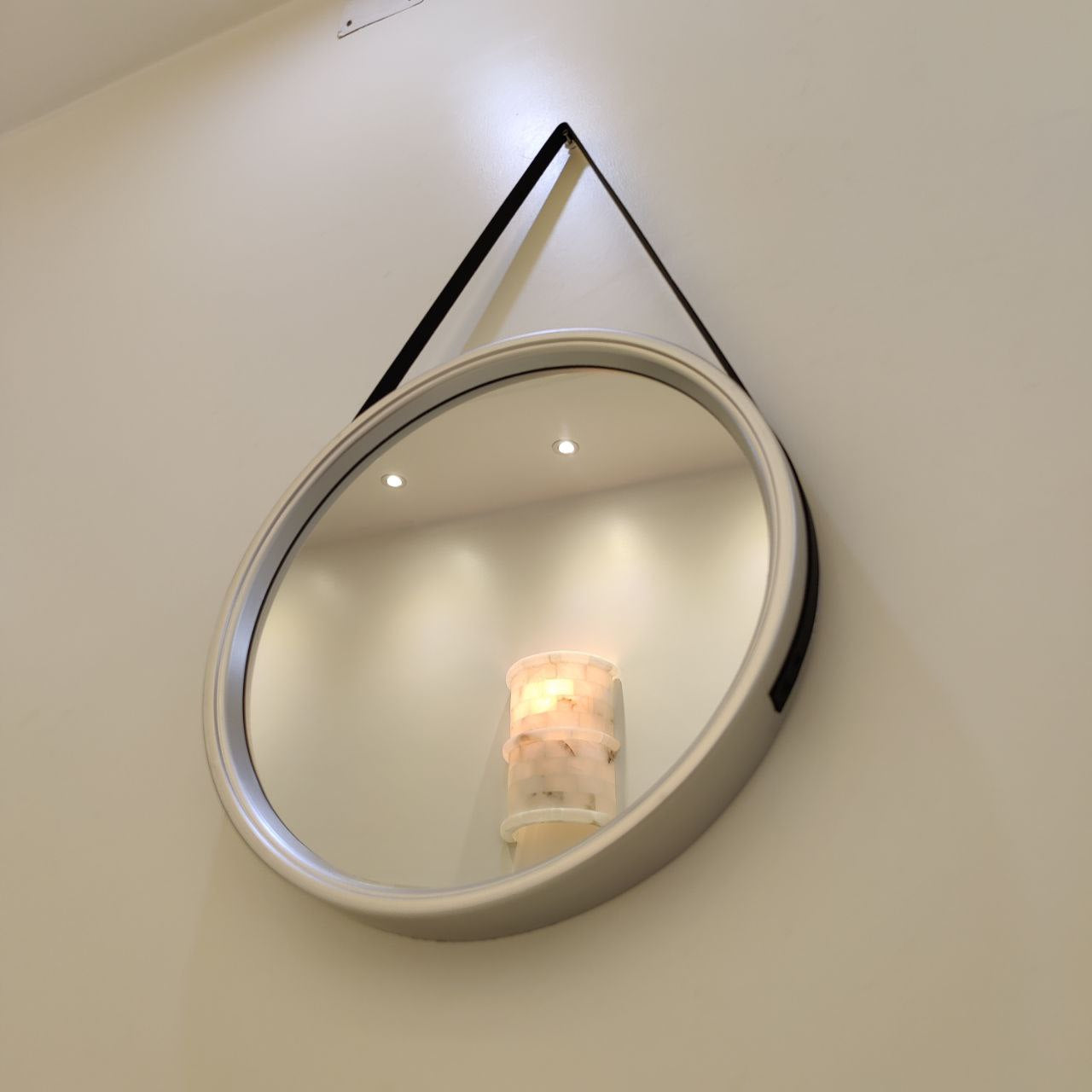 مرآة مستديرة