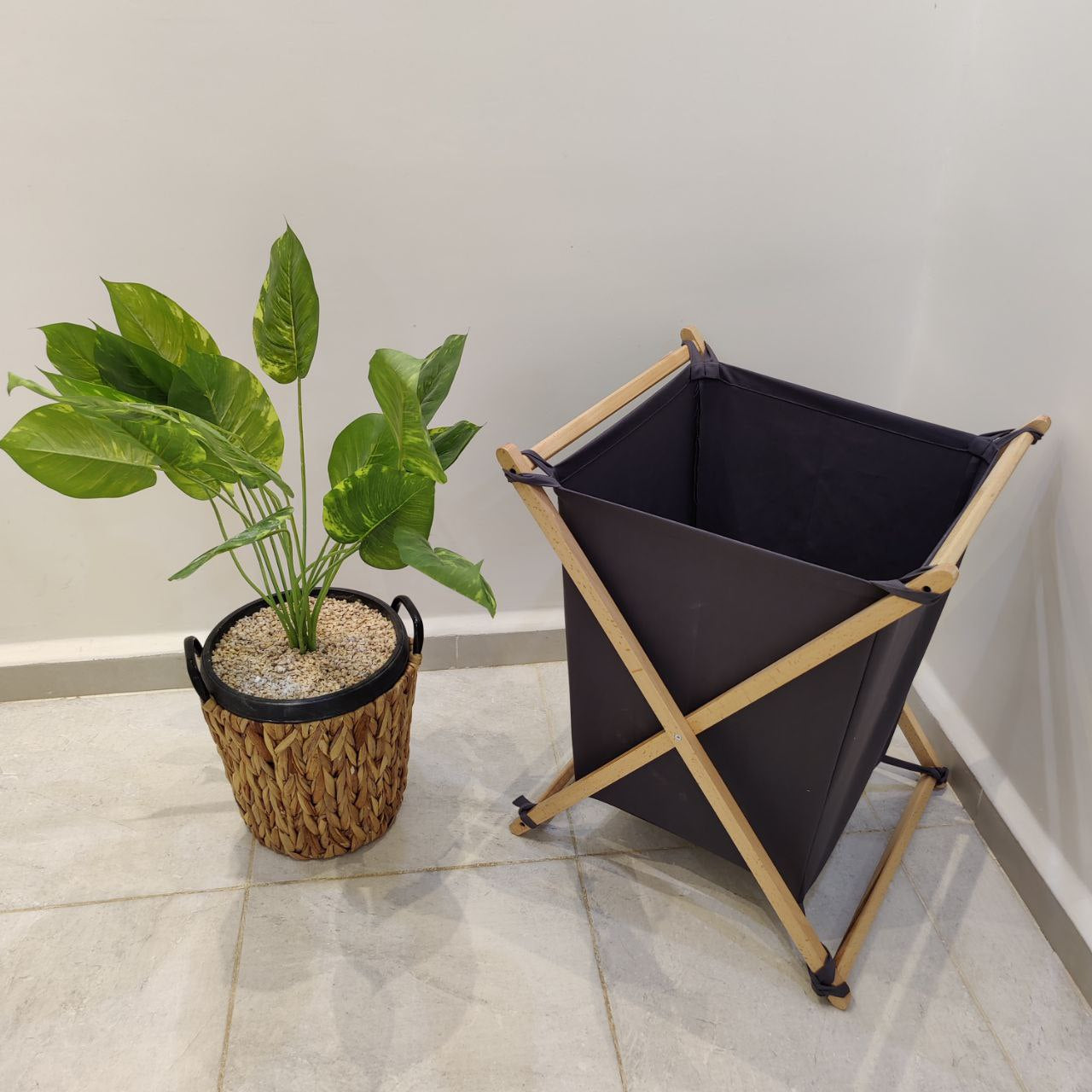 سلة غسيل من خشب الزان