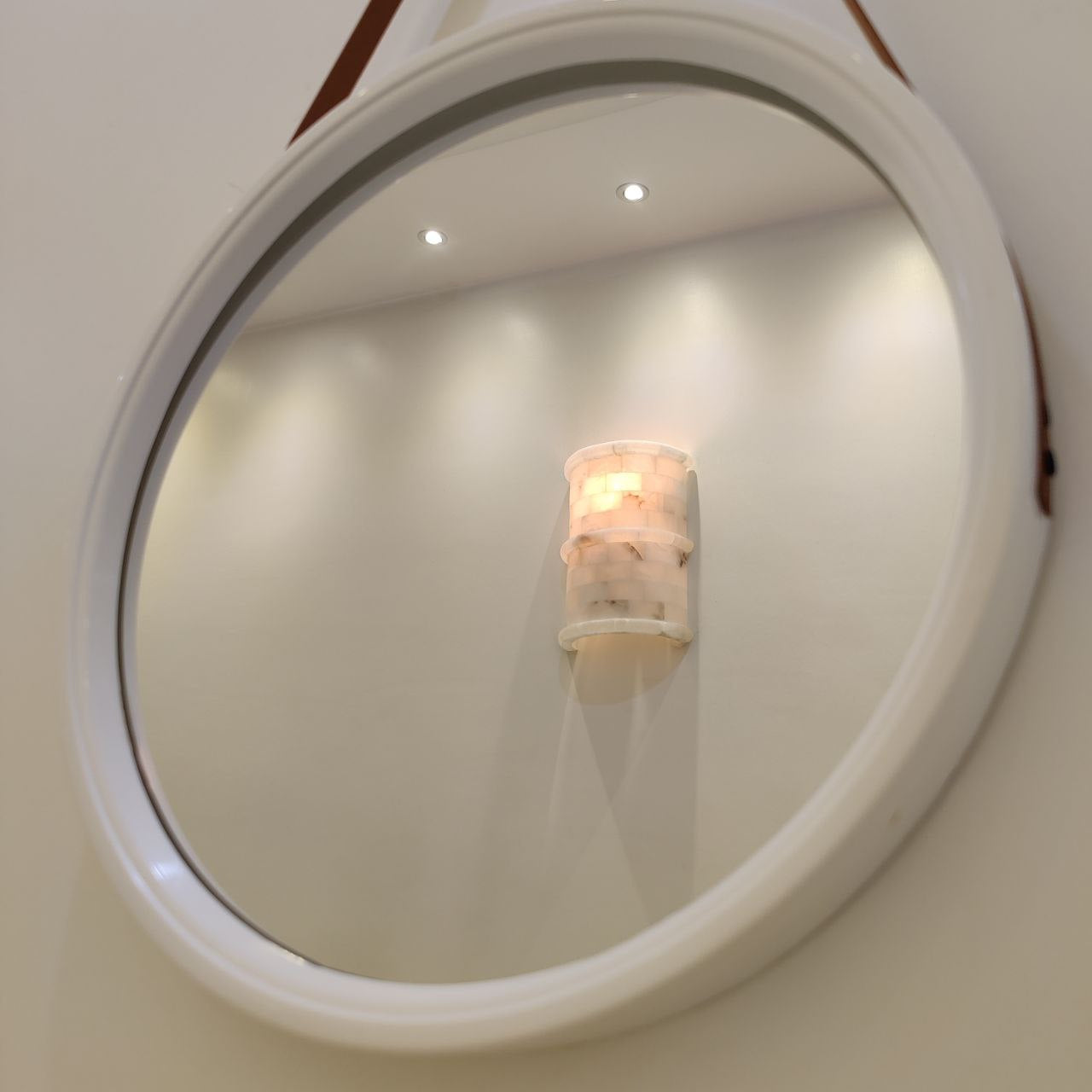 مرآة مستديرة