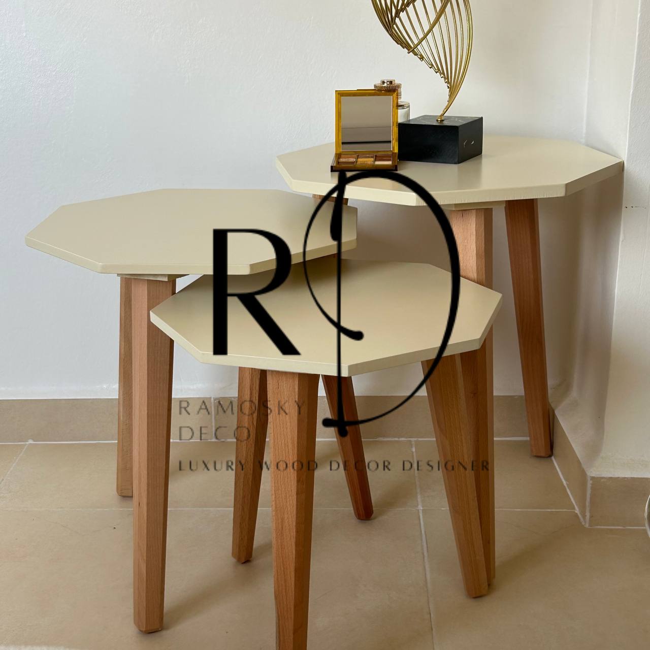 Table gigogne hexagonale