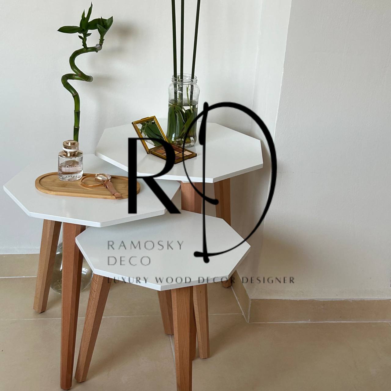 Table gigogne hexagonale