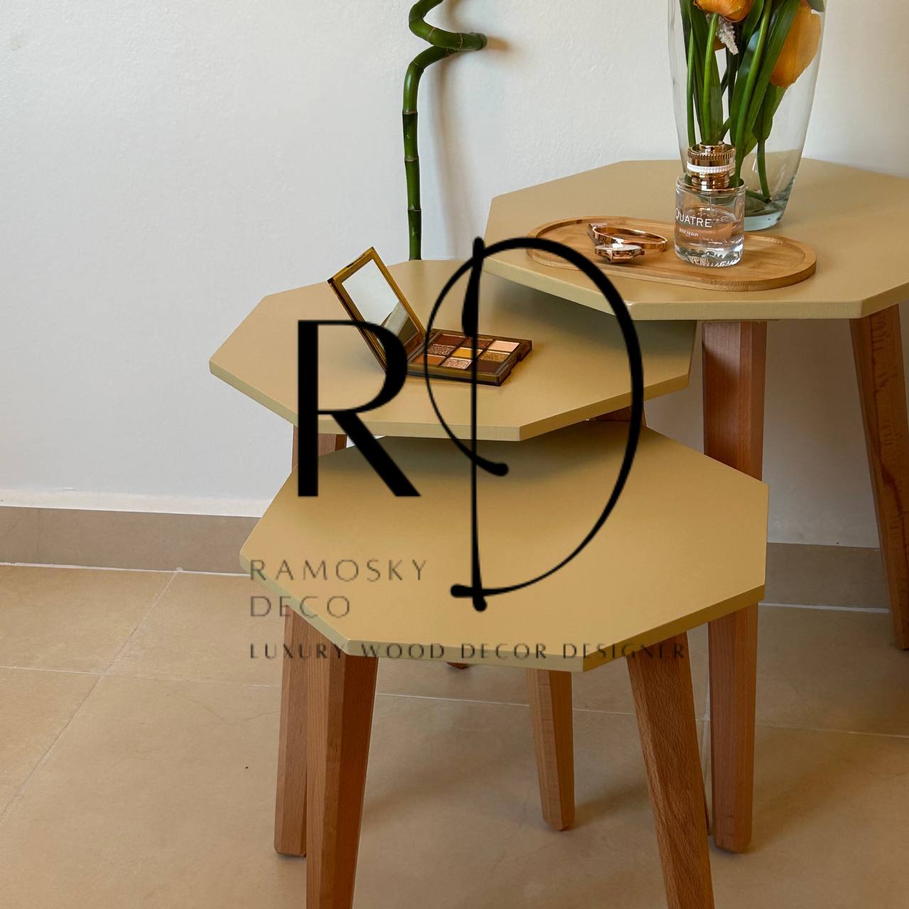 Table gigogne hexagonale
