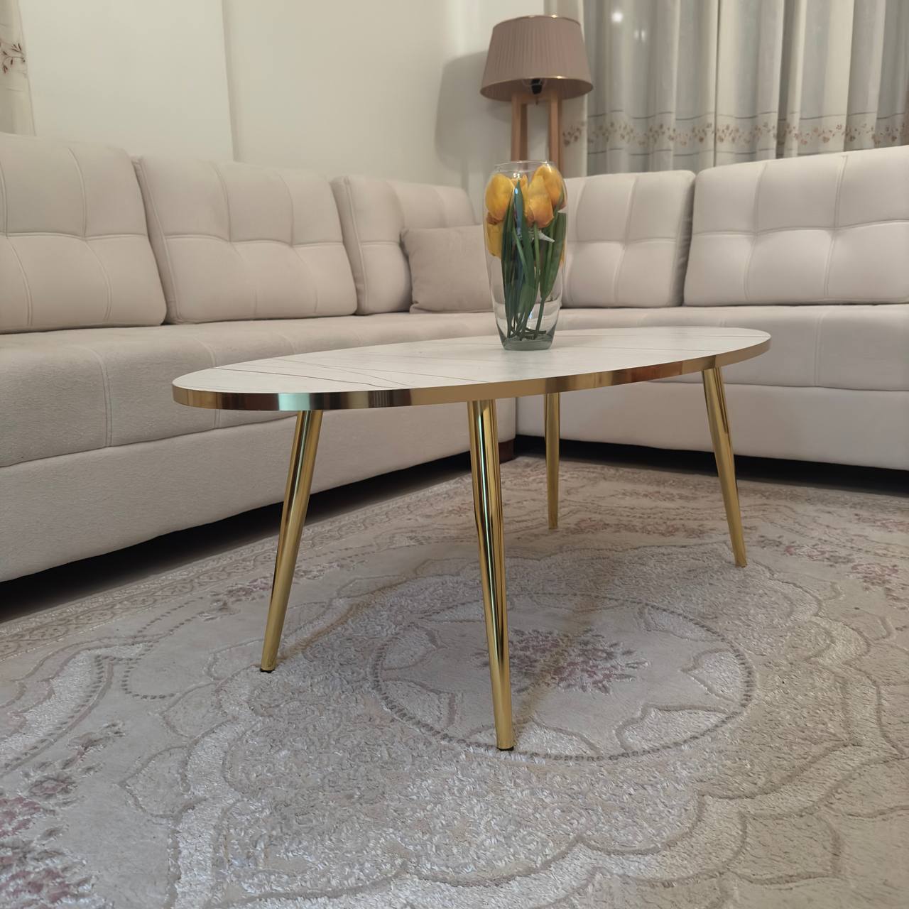 طاولة قهوة رخامية بيضاوية