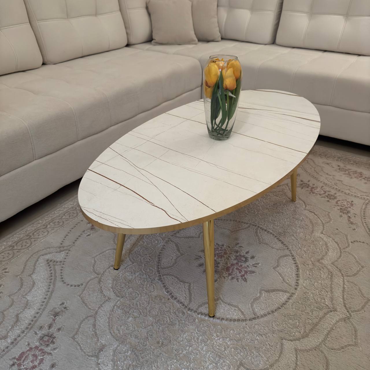 طاولة قهوة رخامية بيضاوية