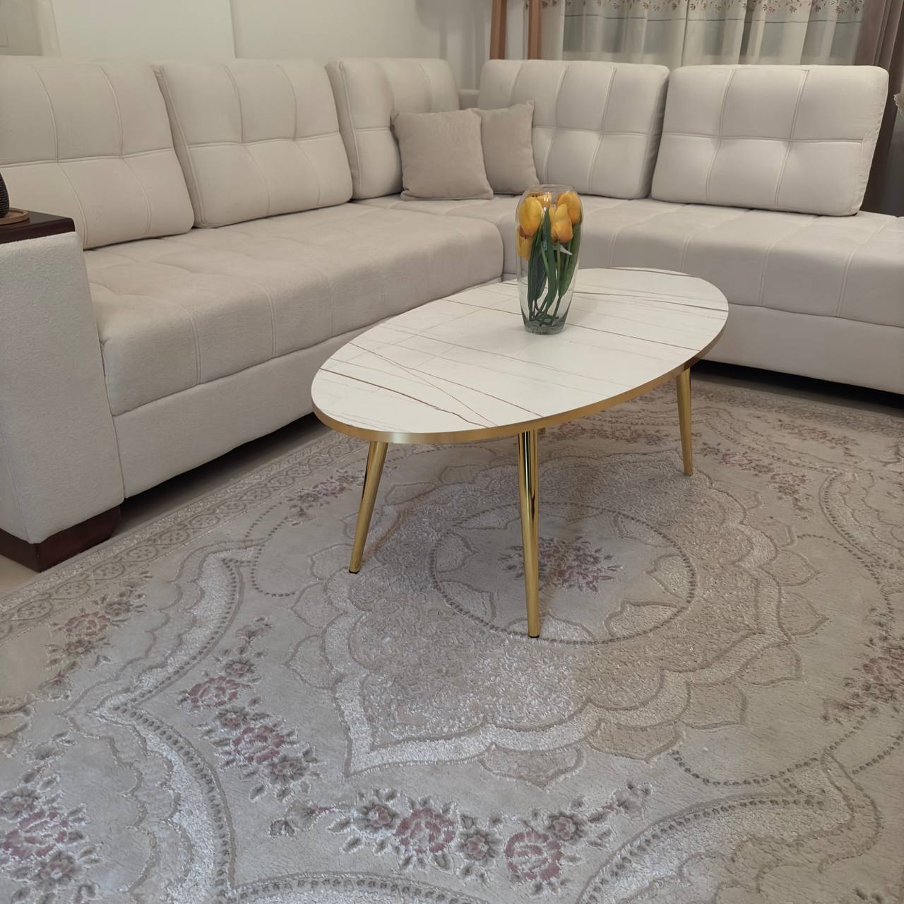 طاولة قهوة رخامية بيضاوية