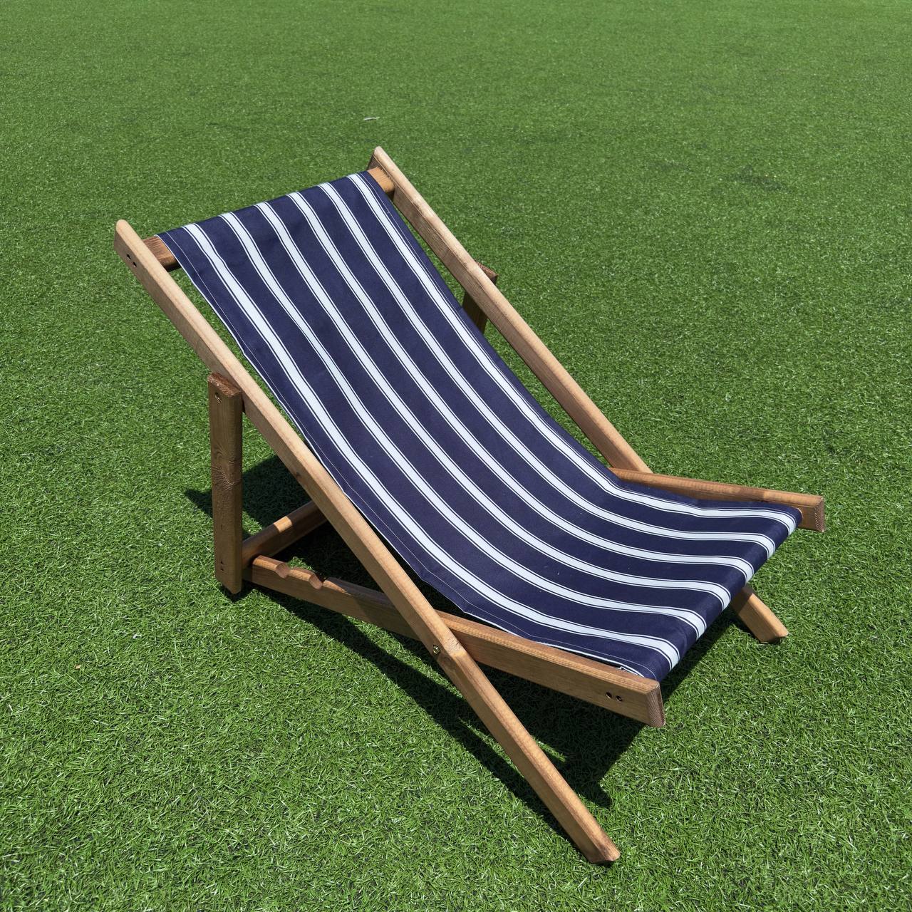 Chaise longue en bois rouge