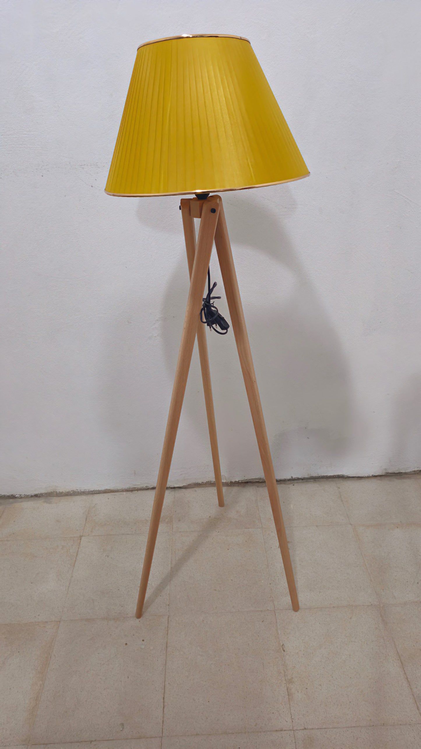 Lampadaire en bois hêtre (conique)