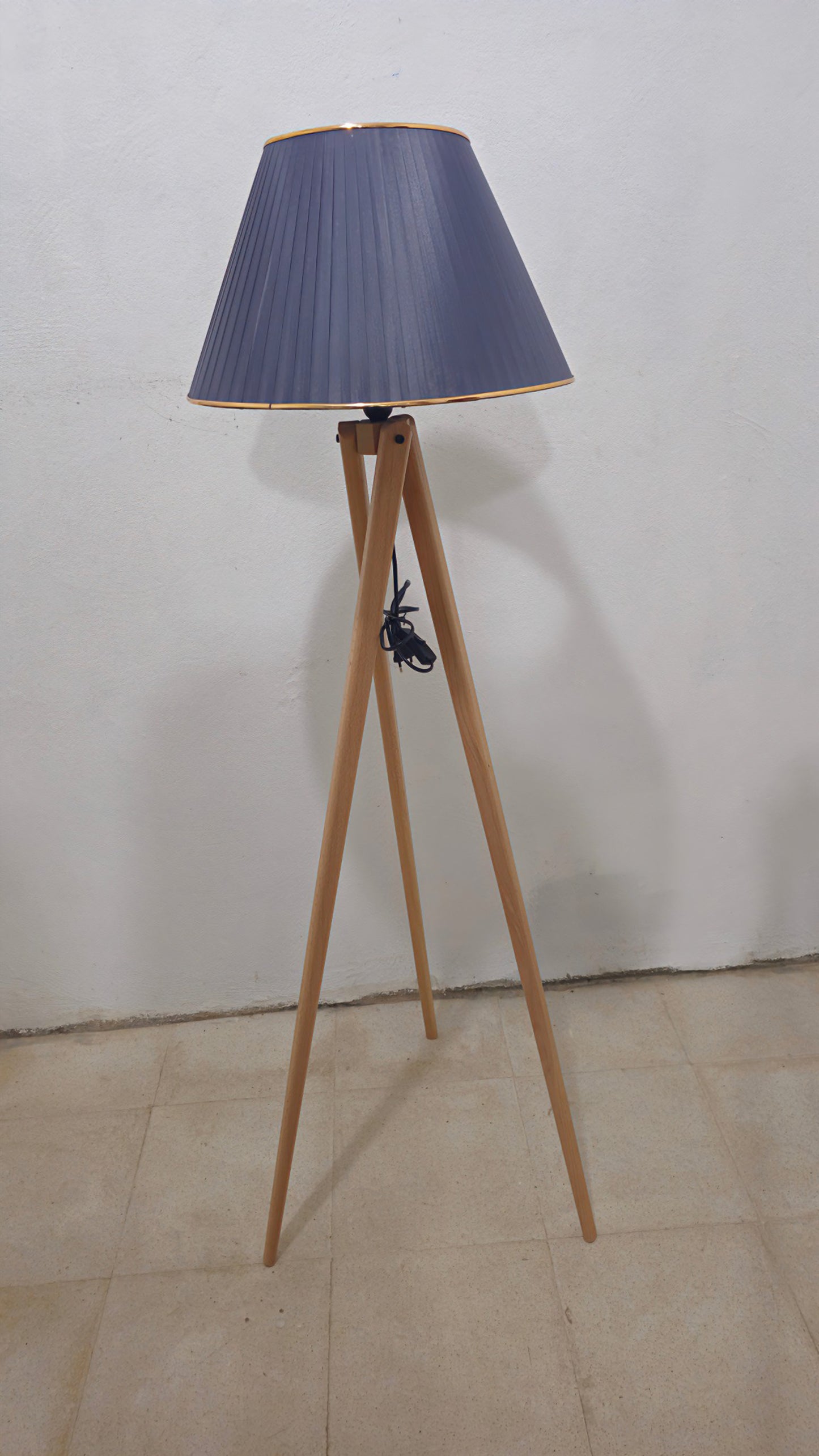 Lampadaire en bois hêtre (conique)