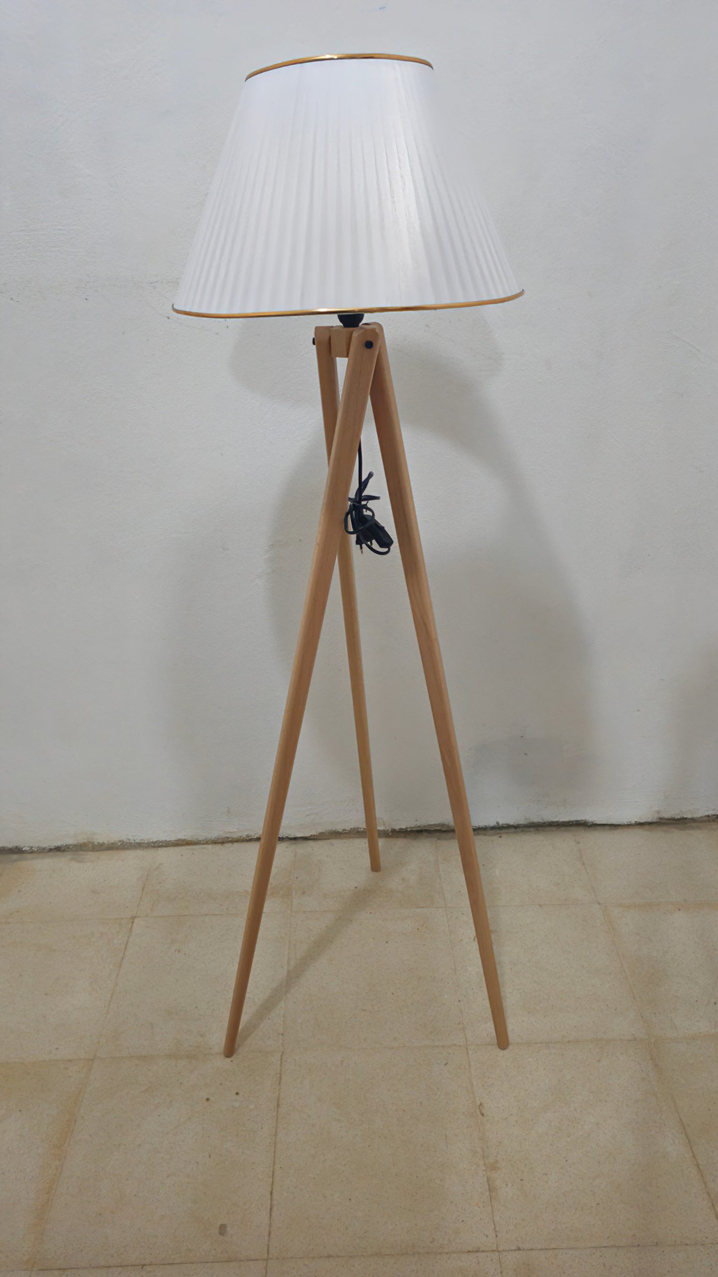 Lampadaire en bois hêtre (conique)