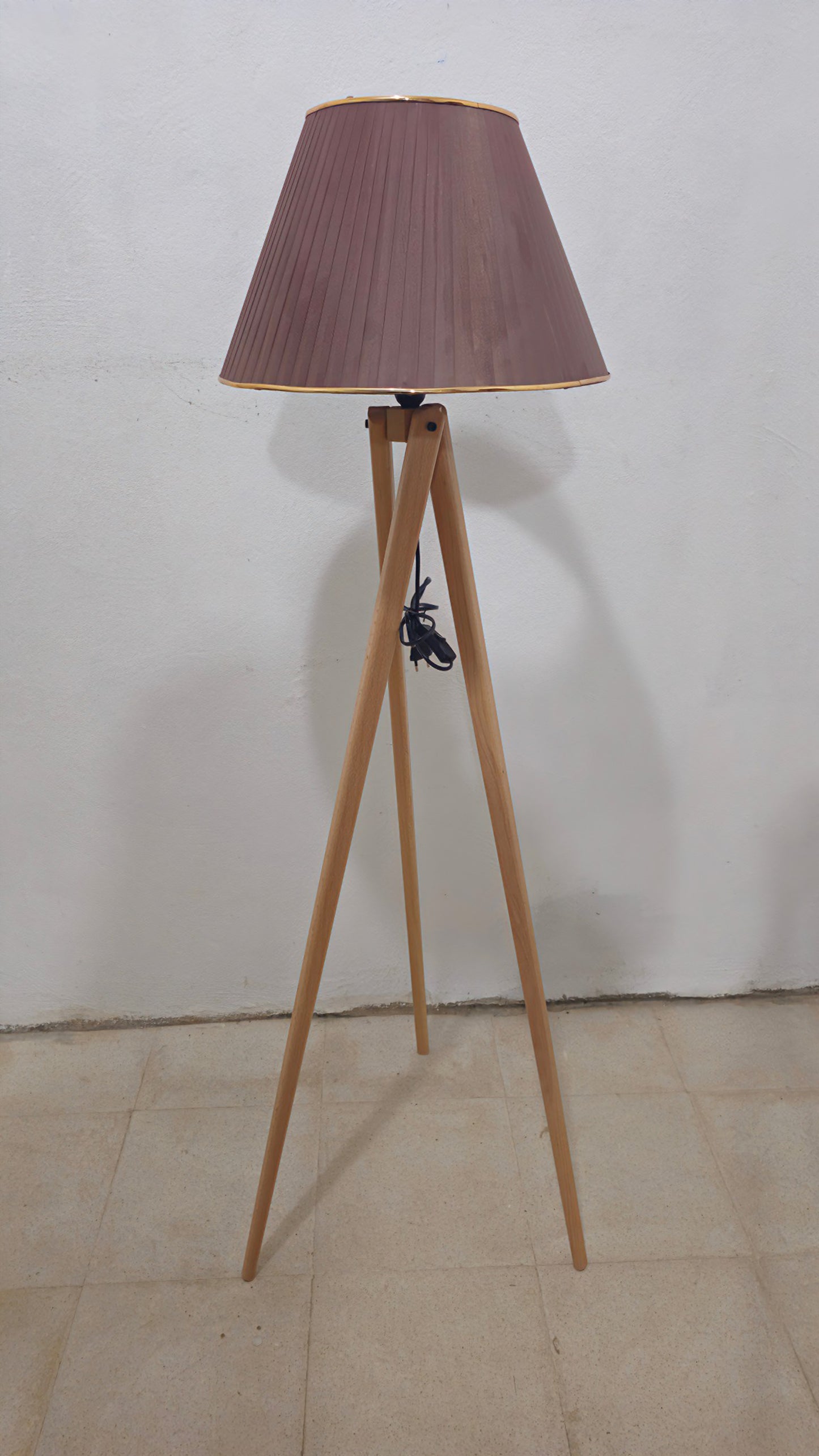 Lampadaire en bois hêtre (conique)