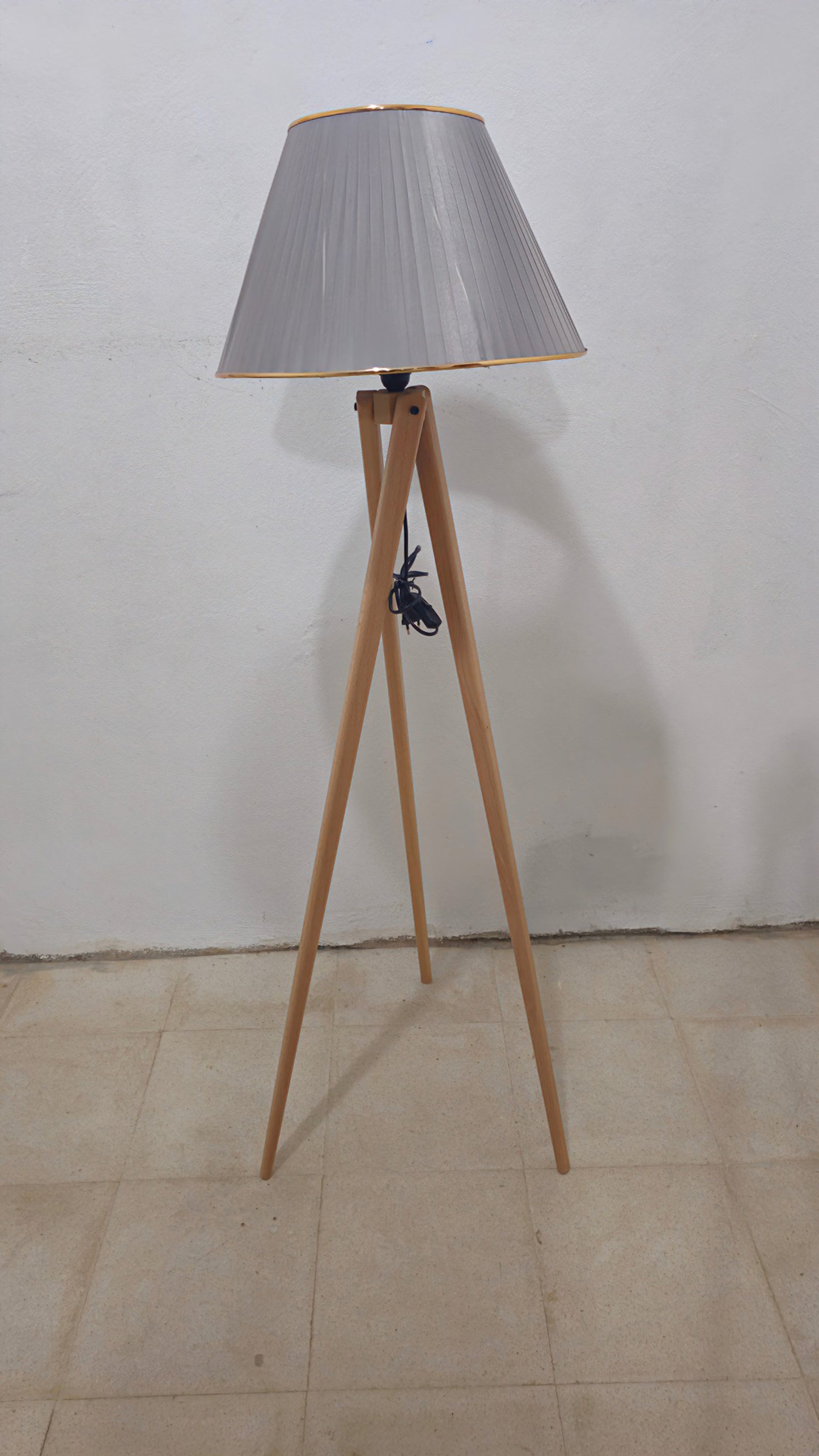 Lampadaire en bois hêtre (conique)