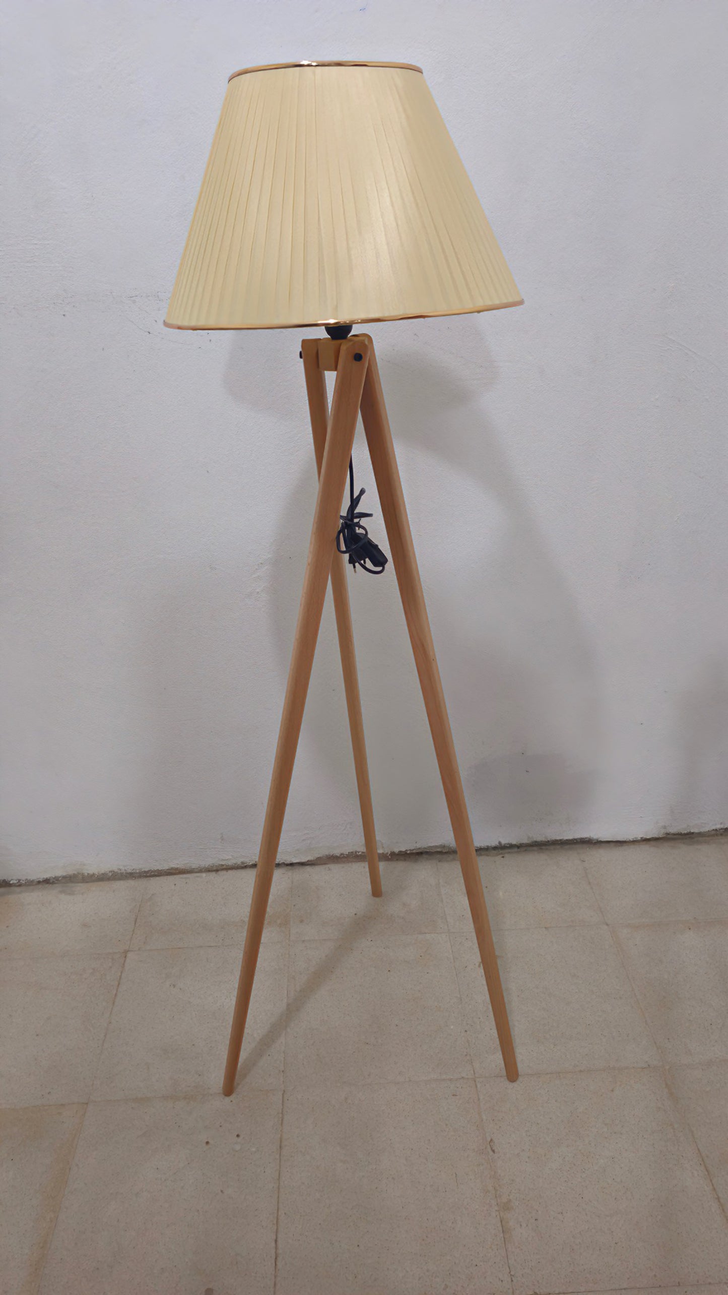 Lampadaire en bois hêtre (conique)