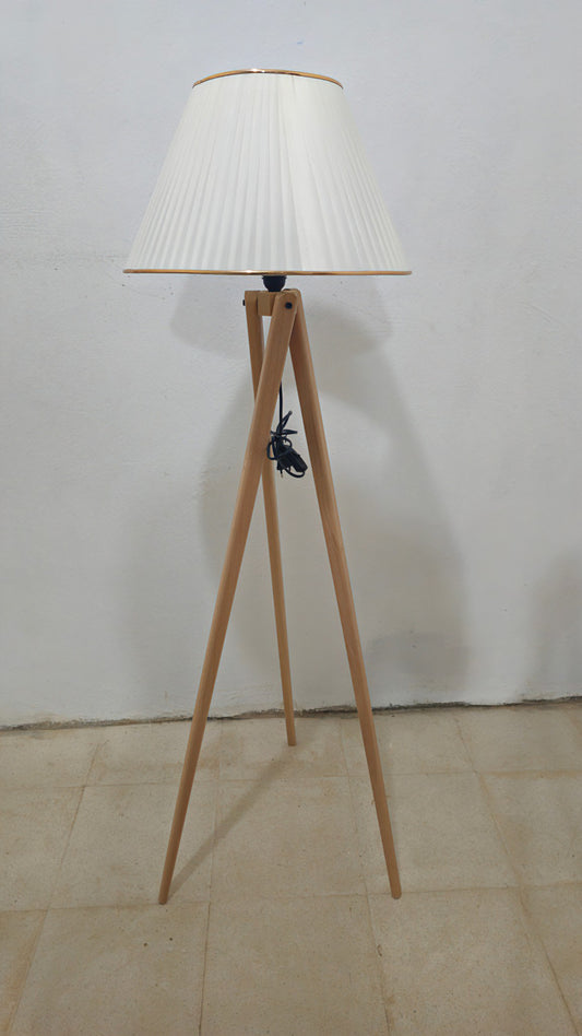 Lampadaire en bois hêtre (conique)